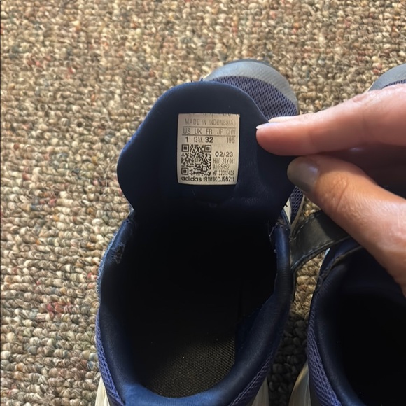 Adidas Blue and White Sneakers Sporty Design - Picture 5 of 5